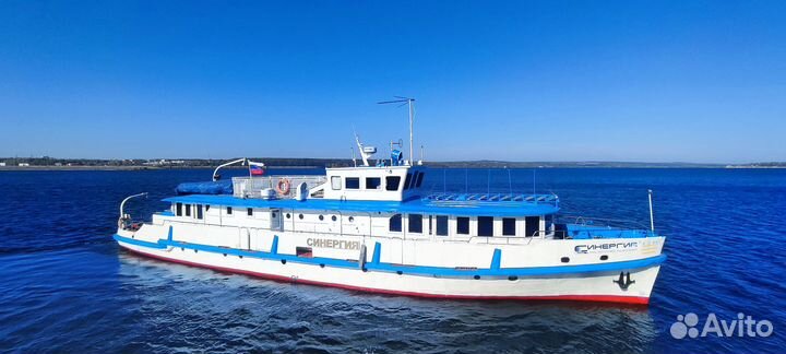 Прогулочный теплоход