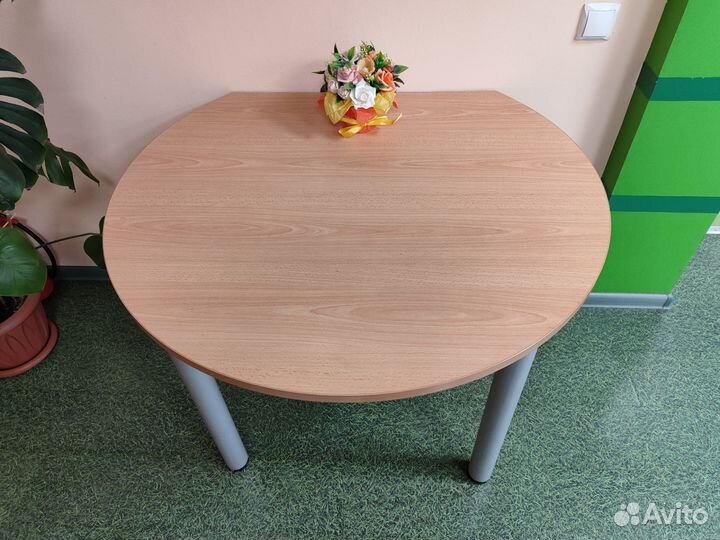 Стол пристенный