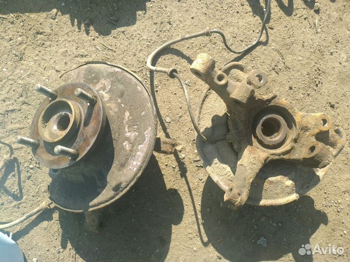 Поворотный кулак Mitsubishi Colt 1.3 механика