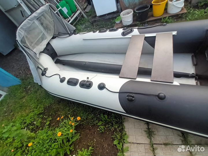 Продам лодку Ривьера 3600