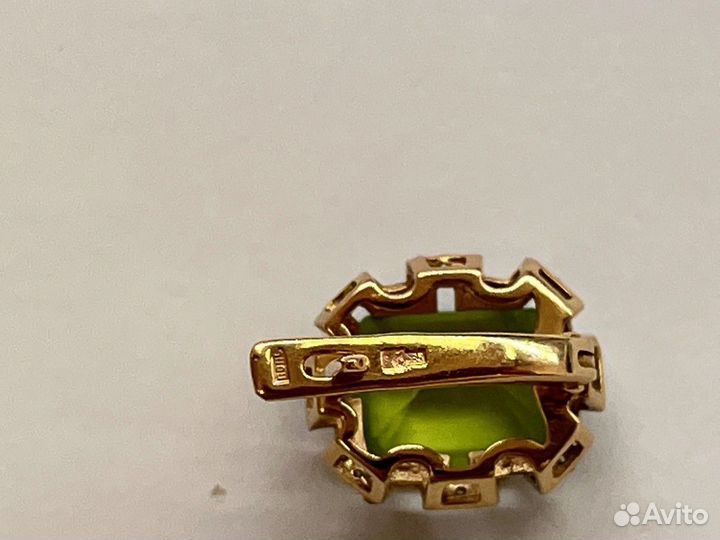Серьги с камнями золотые