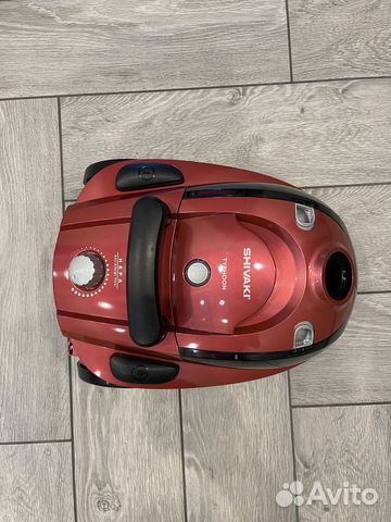 Пылесос Shivaki SVC-1748R Typhoon красный