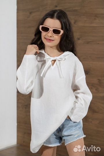 Белая рубашка-туника с капюшоном для пляжа для дев