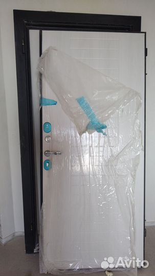 Дверь входная металлическая от застройщика