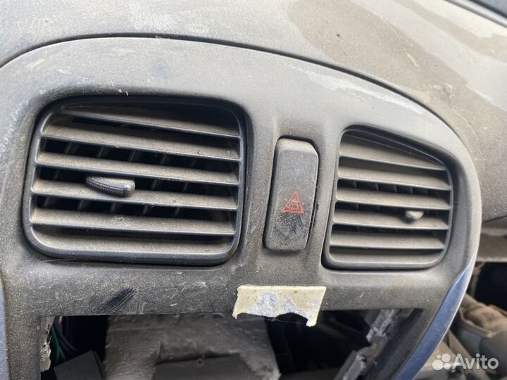 Дефлектор Mazda Demio DW3W