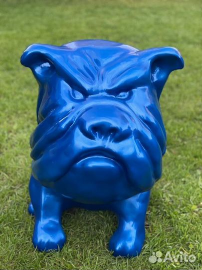 Скульптура собаки бульдог и пантеры