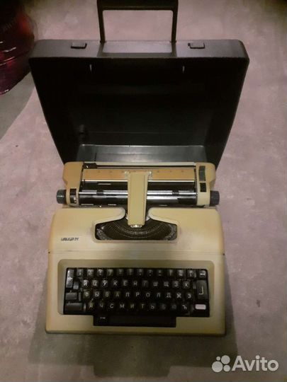 Печатная пишущая машинка
