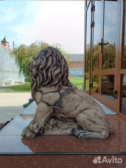 Статуэтка лев