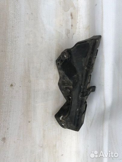 Кронштейн бампера передний правый Kia Soul