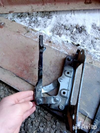 Петли капота на G 80