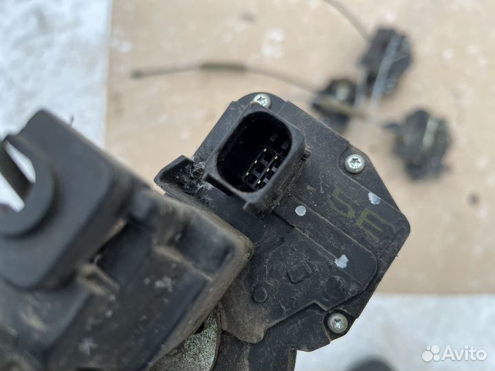 Замок двери Опель Антара