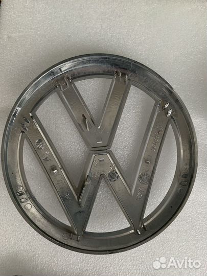 Передняя эмблема Фольксваген Гольф 7
