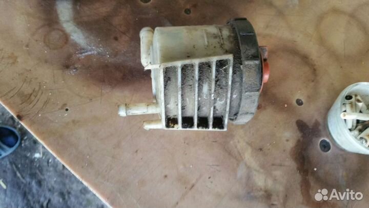 Бачек гидроуселителя аудио 100 43 кузов