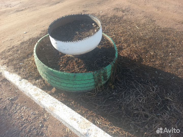 Клумба из покрышек