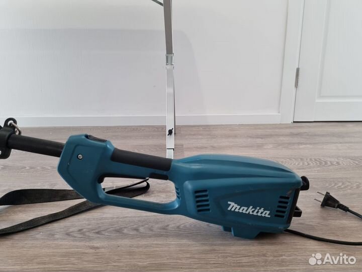 Электрокосилка Makita UR3501