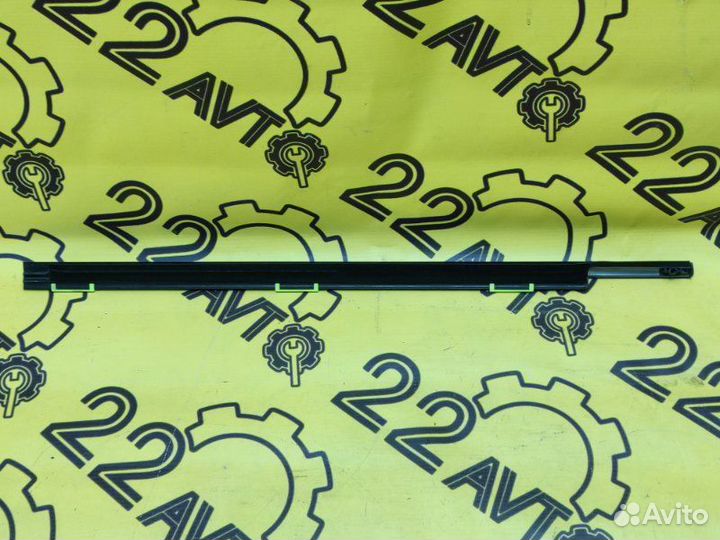 Молдинг стекла (на дверь) задний левый Honda Cr-V