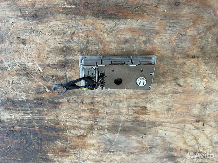 Кнопка открытия люка плафон Passat B4 пассат б4