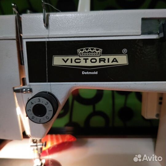 Швейная машина Victoria Detmold