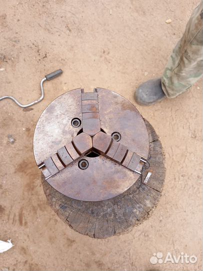 Токарный патрон 3 х кулачковый 200мм