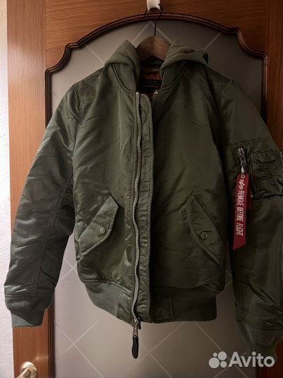 Бомбер aeronautica женский