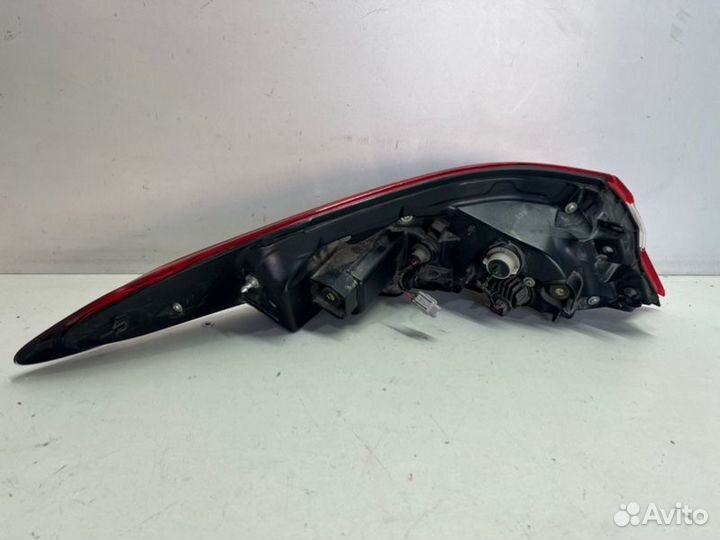 Фонарь наружный задний правый Toyota Camry V70/V75