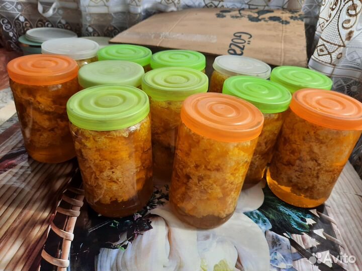 Соты с мёдом и пергой