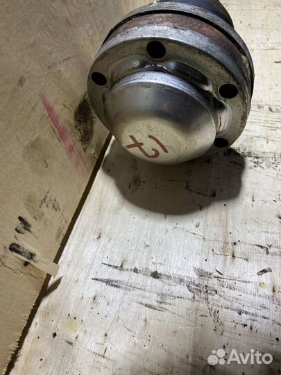 Приводной вал левый Passat B8 1,4 бензин МКПП P64