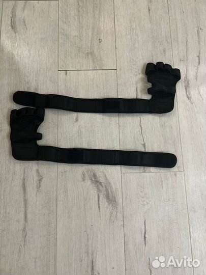 Спортивные перчатки