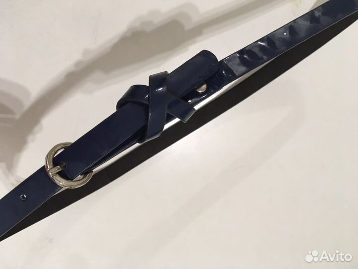 Тонкий ремешок на талию синий лаковый