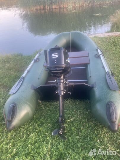 Лодка с мотором