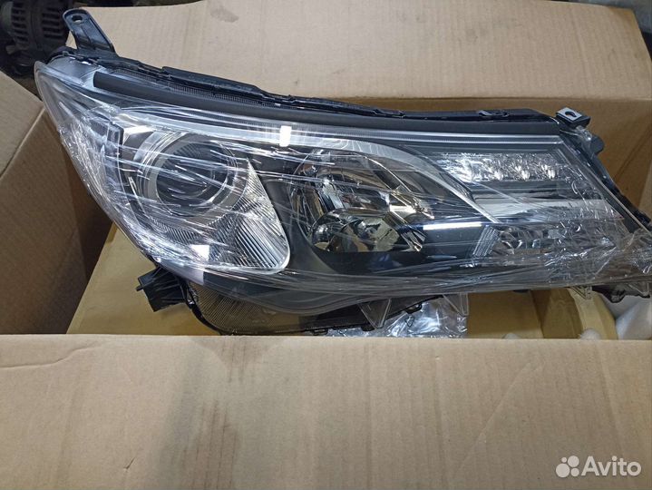 Фара правая Toyota rav 4