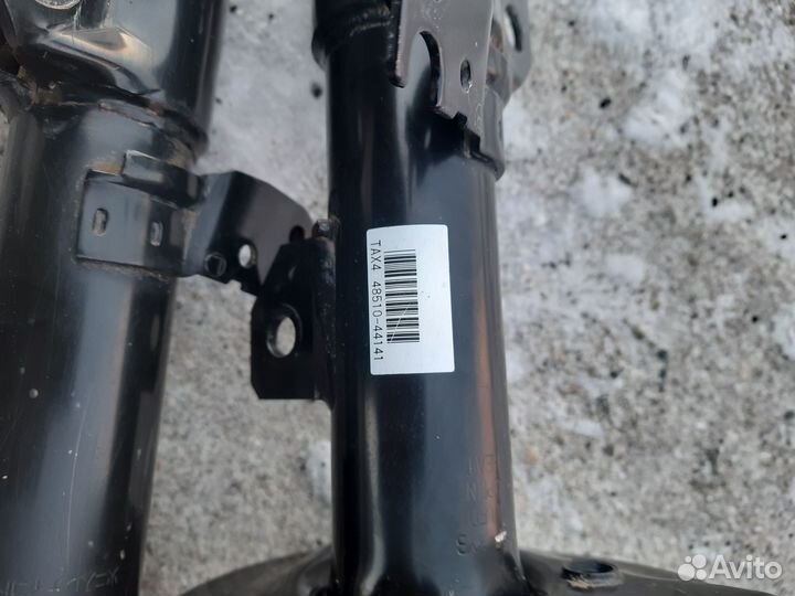 Продам передние стойки тойота