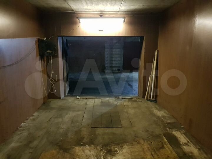 Гараж, > 30 м²