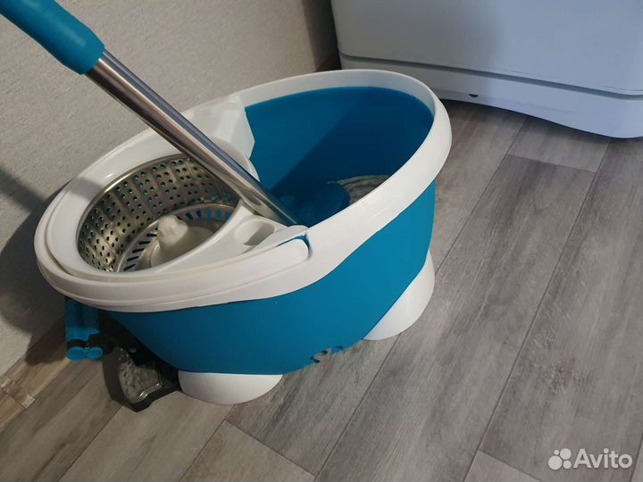 Ведро с педалью и шваброй