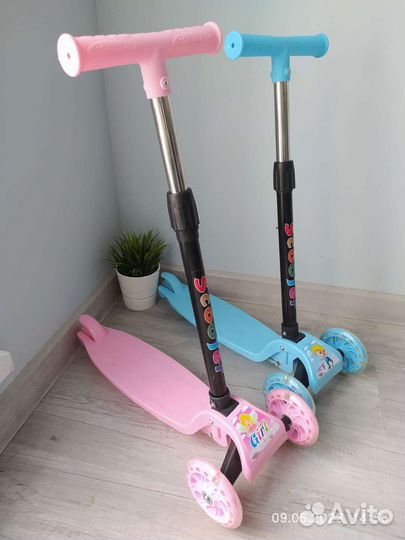 Самокат трехколесный