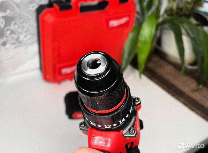 Шуруповерт (Абсолютно новый)