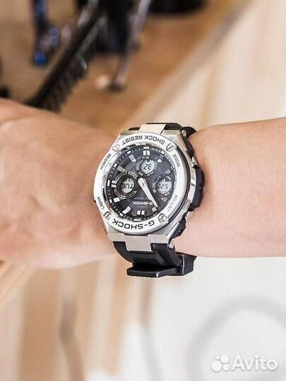 Мужские наручные часы Casio G-Shock GST-W110-1A