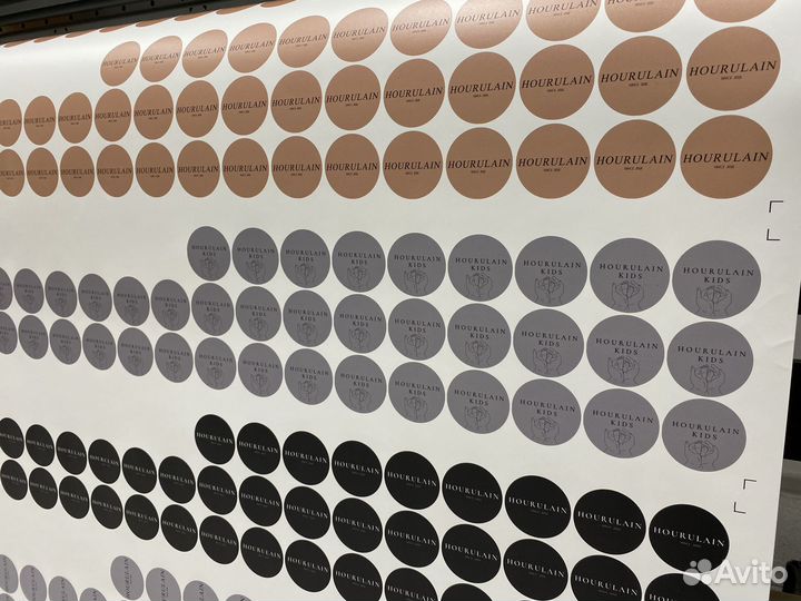 Печать наклеек и этикеток с контурной резкой