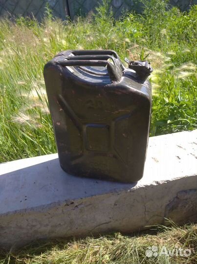 Канистры металлические 20 литров