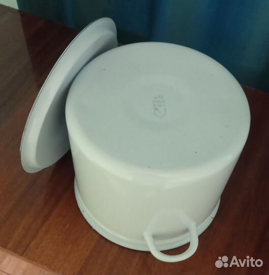 Кастрюля эмалированная