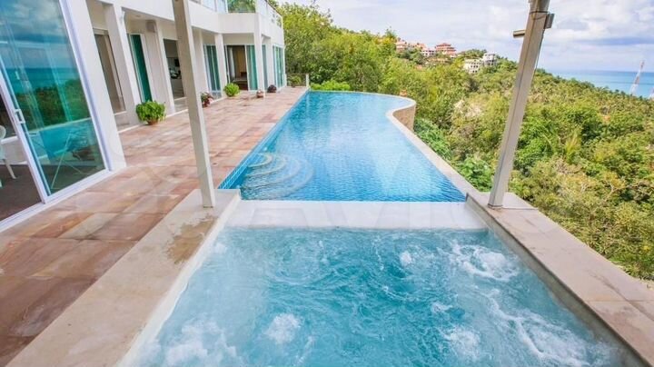 Коттедж 850 м² на участке 14 сот.