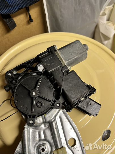 Моторчик стеклоподъемника Opel Meriva B 93168803