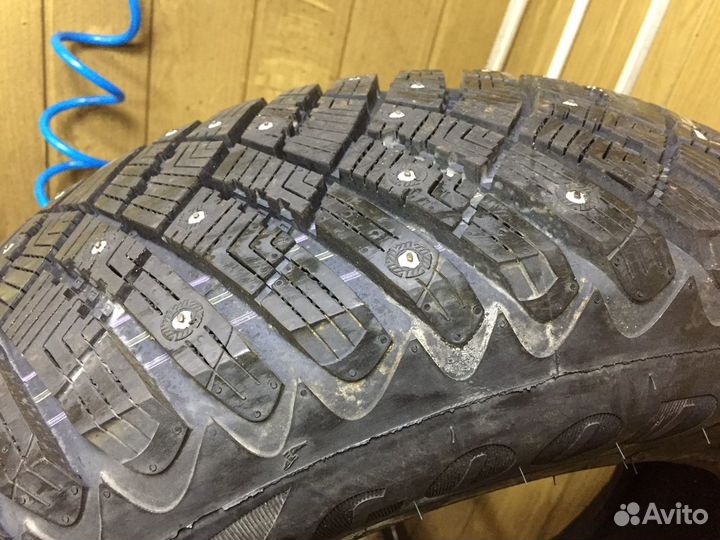 Goodyear UltraGrip Ice Arctic SUV 235/65 R17