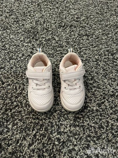 Кроссовки для девочки