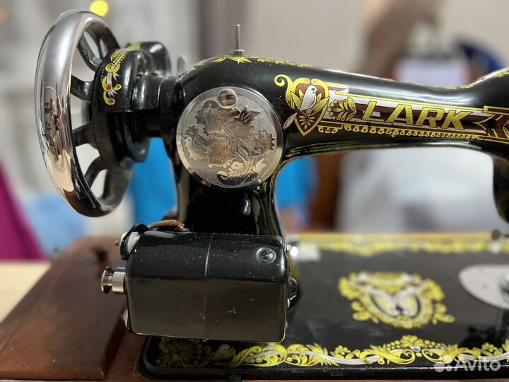 Швейная машина Lark