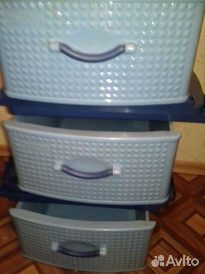 Этажерка с выдвижными ящиками