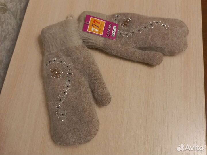 Варежки новые женские