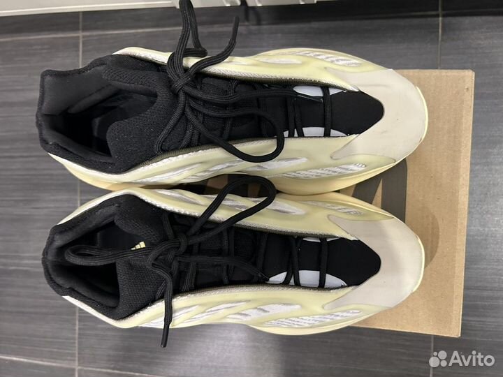 Кроссовки Adidas Yeezy 700