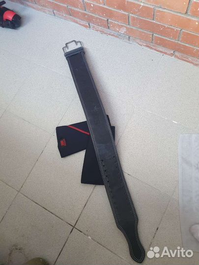 Тежелоатлетический пояс и наколенники