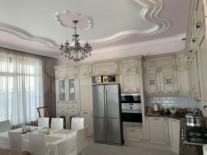 Коттедж 308 м² на участке 9 сот.